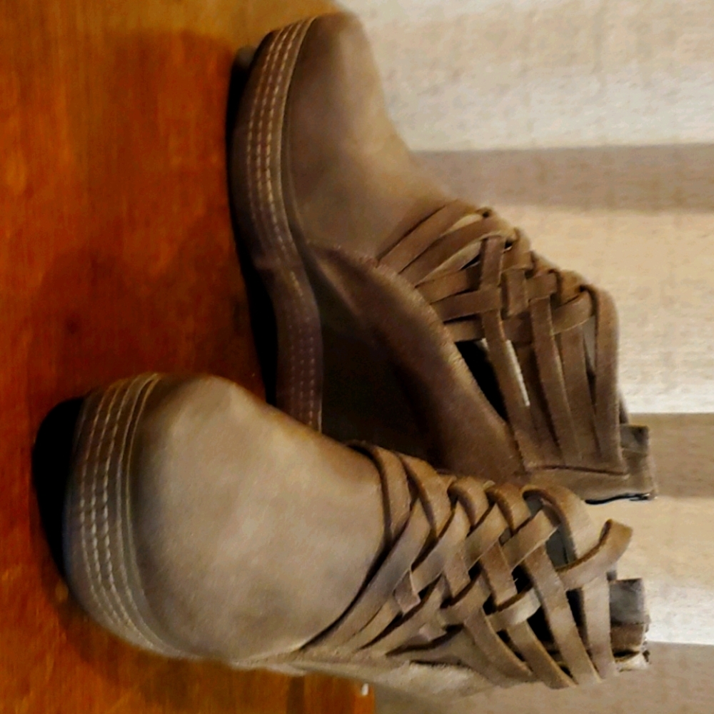 Antelope Khloe size 7-7.5 woven wedge